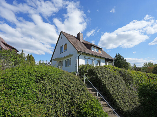 Gemütliches Einfamilienhaus mit großem Garten und kleinem Nebengebäude in Großheirath bei Coburg