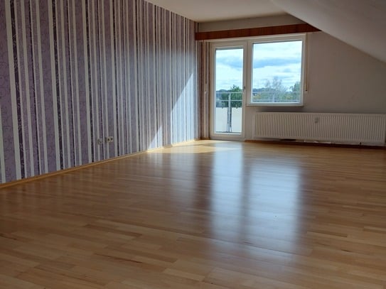 Helle 3-Zimmer-DG-Wohnung mit Einbauküche in Heilbronn-Biberach