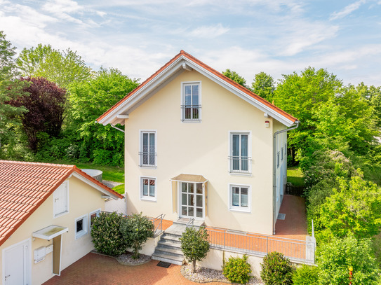 Wohnhaus mit Dreifachgarage in Landau a. d. Isar