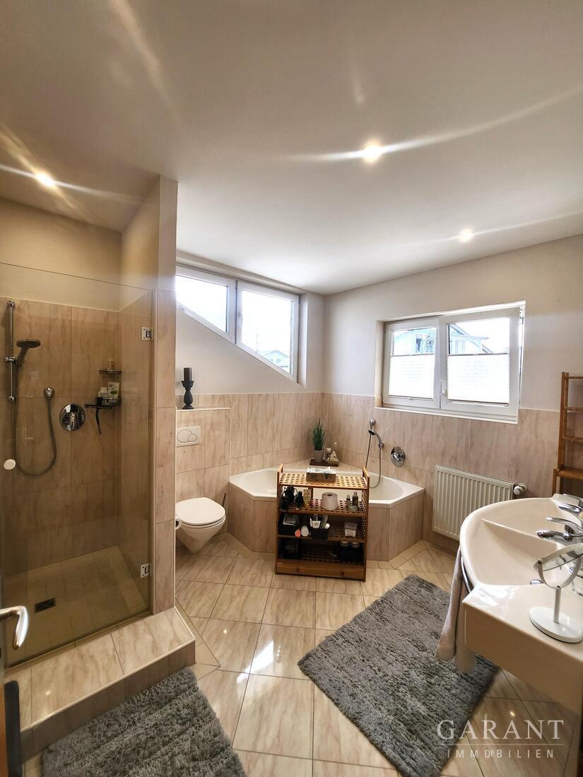Rarität in Bad Füssing! Großzügiges Einfamilienhaus mit riesigem Potenzial und Gartenparadies – 94072 Bad Füssing, 94072 Bad Füssing – Vorschaubild 4