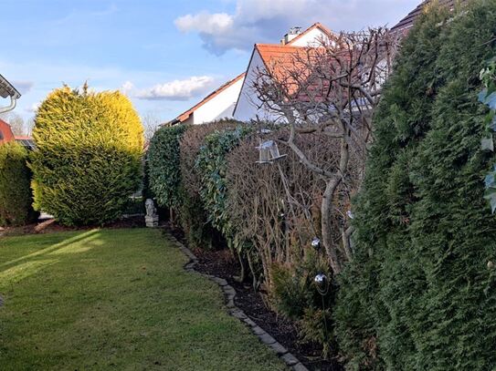 SOFORT VERFÜGBARE 3,5-ZIMMER-EG-TERRASSENWOHNUNG MIT GARTEN UND DOPPELGARAGE