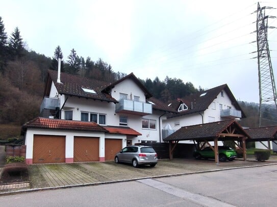 Lichtdurchflutete 2-Zimmer-Wohnung mit Balkon und Kamin!