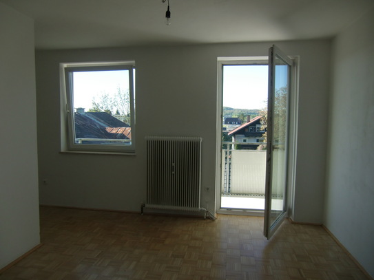 Garc. mit Balkon in Schallmoos