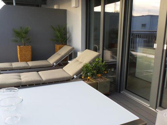 *** Neuwertige, exklusive 3-Zimmer-Wohnung mit Terrasse, Balkon, 2 TG-Stellplätze, Aufzug ***