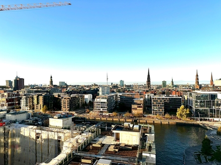 Exklusive Zwei-Zimmer-Wohnung im Luxustower FiftyNine auf der Strandkaispitze mit Blick auf die Stadt und den Grasbrook…