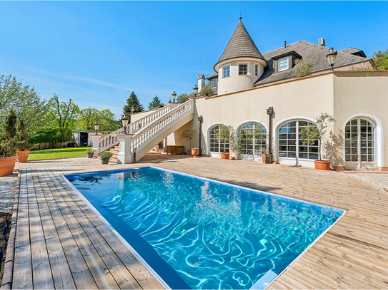 My home is my ... Residieren mit Out- und Indoor Pool