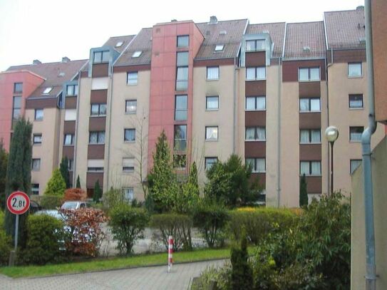 Gepflegte 2-Zimmer-DG-Wohnung mit Balkon und EBK in Nürnberg St. Peter