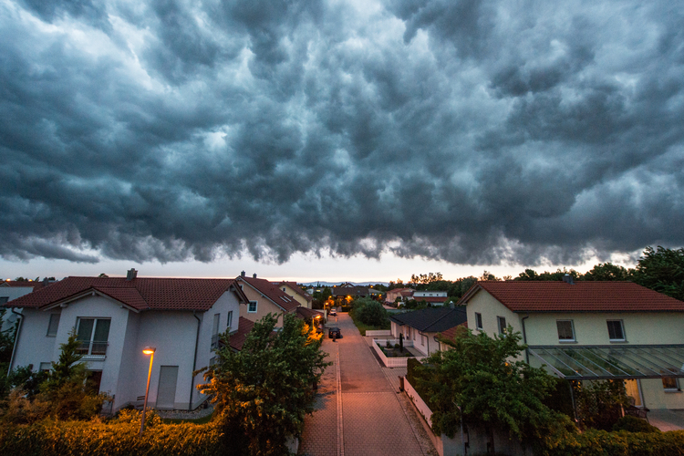 Starkregen und Hochwasser: Wie kann ich mein Haus schützen?