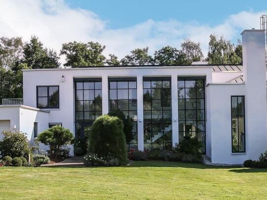 Exklusive Bauhausvilla in zeitloser Eleganz