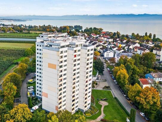 Hoch oben mit umfassender See- und Bergsicht geräumige 4 Zimmer Eigentumswohnung