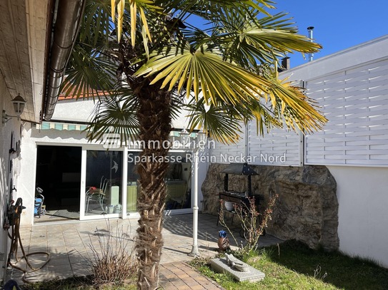 Besonderes Einfamilienhaus mit Pool, Sauna & Bar - Jetzt entdecken!!!
