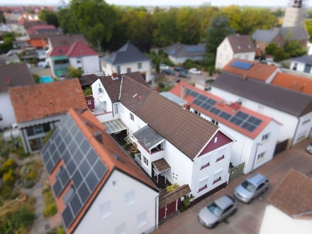 Zwei Doppelhaushälften auf einem Grundstück! Mit Garten, Terrasse und Garage in ruhiger Wohnlage.