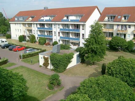 Geräumige 2-Zimmer-Wohnung mit Südterrasse und Tiefgaragenstellplatz