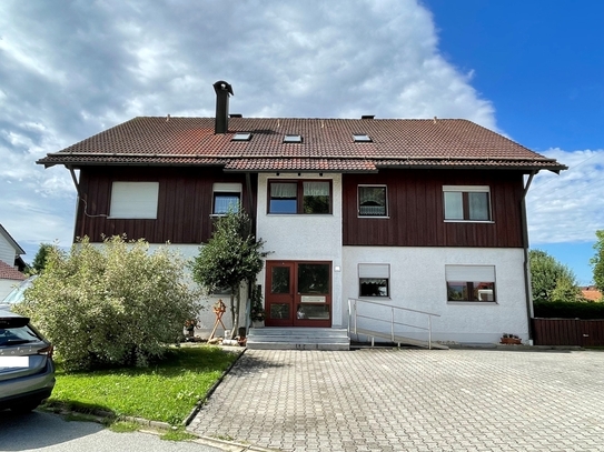 Wohnen in absolut ruhiger Lage Solide 3-Zimmer-Wohnung mit Loggia, Garten und Festgarage in Salzweg