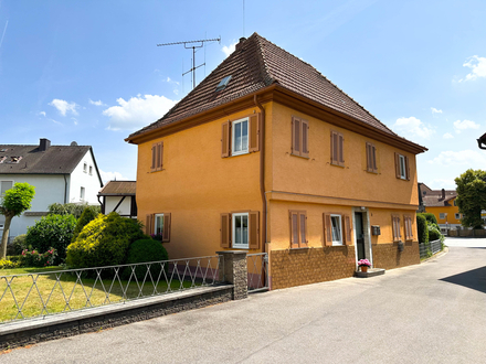 Gepflegtes Zweifamilienhaus in zentraler Lage!