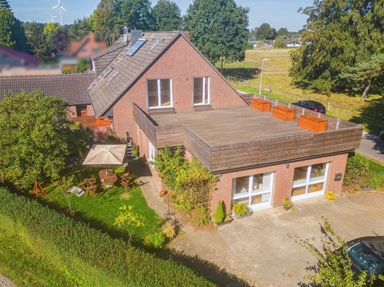 Einziehen und wohlfühlen - aufwendig renovierte Dachgeschosswohnung in einem Dreifamilienhaus!