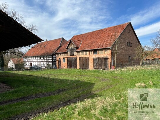 Historisches Fachwerkhaus mit Stall und Scheune