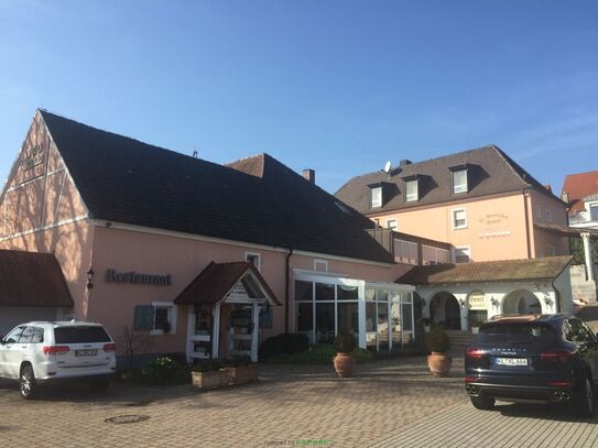 Hotel mit angrenzendem Wohnhaus