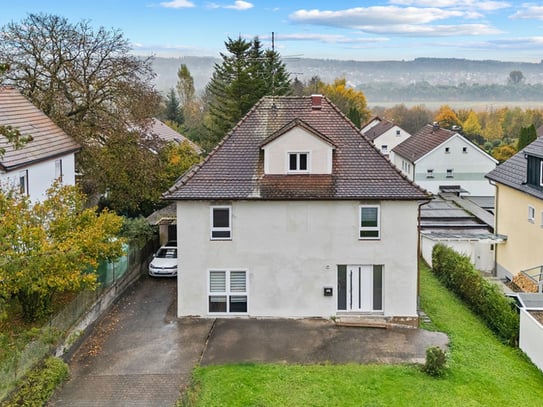 Teilsaniertes Einfamilienhaus mit schönem Grundstück in Ravensburg-Oberzell