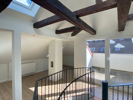 Frisch saniert ! Modernisierte Dachgeschoss-Wohnung mit Loggia in Braunschweig