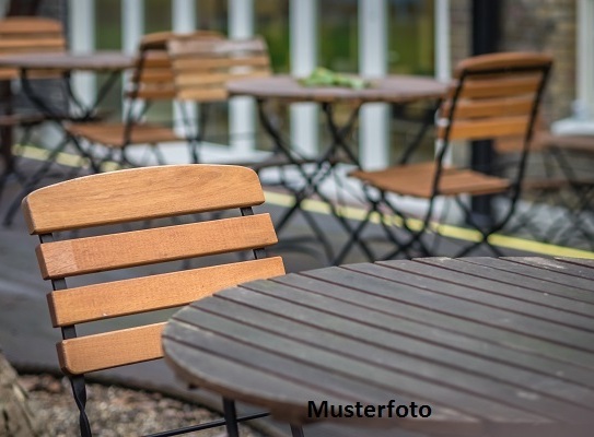 Gaststättengebäude in gutem und sanierten Zustand