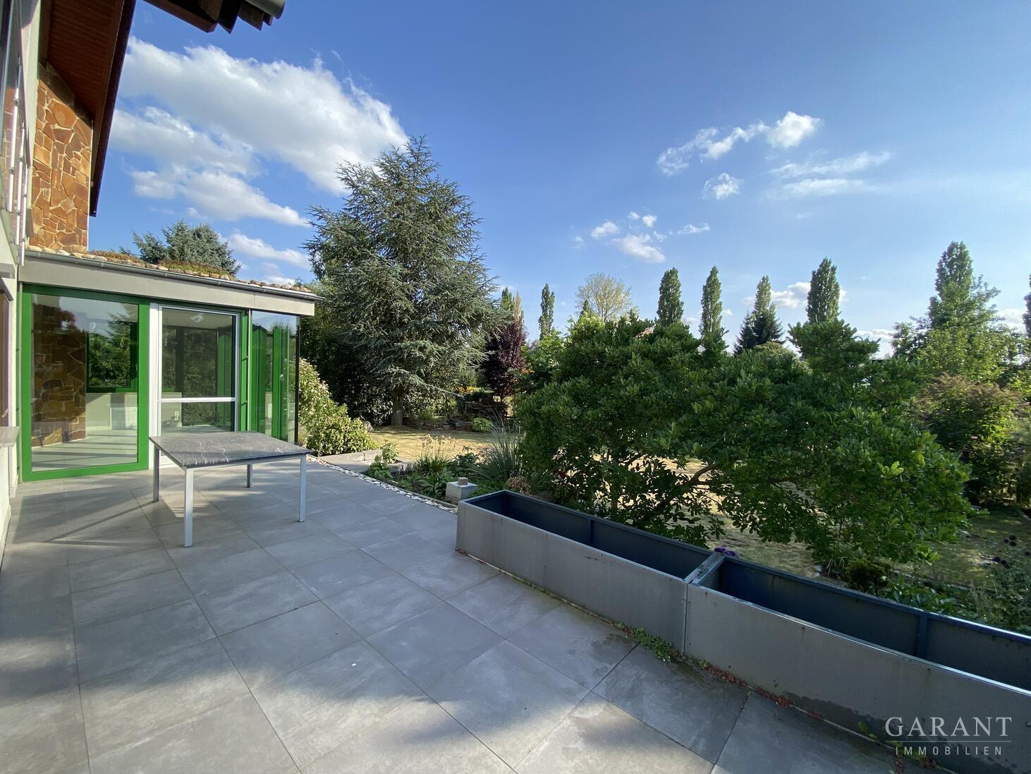 Großzügiges Zweifamilienhaus mit Wintergarten, Sauna, zwei Kaminen, Garage und schönem Grundstück – 04683 Ammelshain, 4683 Ammelshain – Vorschaubild 3