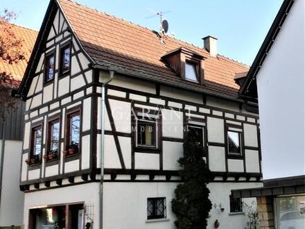 Fachwerk-Haus mit Flair in repräsentativer Innenorts-Lage, 4 Zi. + 2 Zi. Studio/Laden/Büro, Stpl.