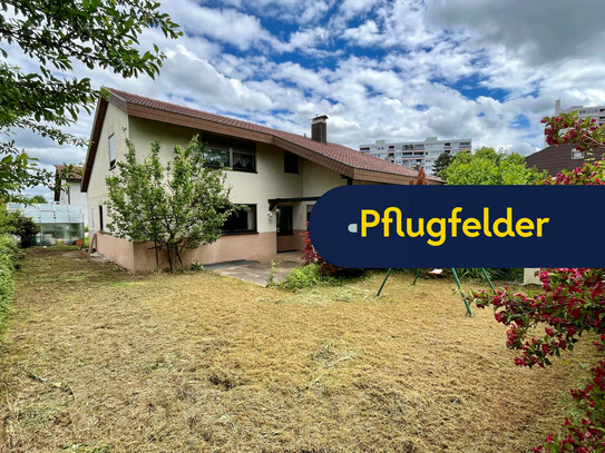 Traumhaftes 2-Familienhaus mit zwei Garagen und schönem Garten!