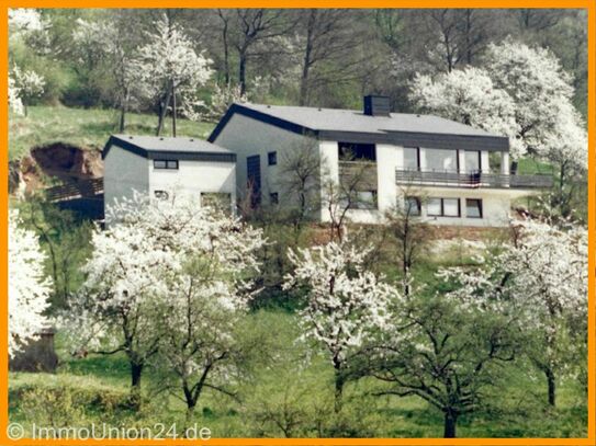 245 m² Architektenhaus in einmaliger Wohnlage mit atemberaubenden Terrassen zur Fränkischen Schweiz