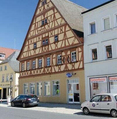 Historisches Wohnhaus mit Fachwerkobergeschoss in zentraler Lage in Haßfurt in der Nähe von Schweinfurt