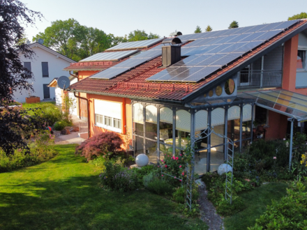 Edles EFH mit ELW, PV- u. Solaranl.