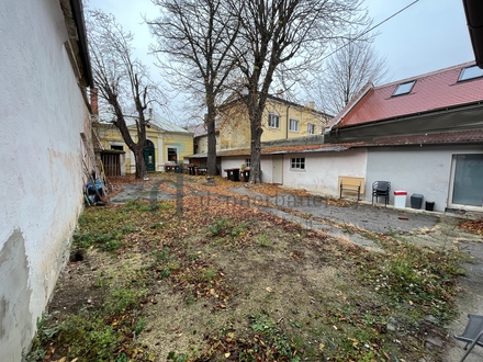 Historisches Mehrfamilienhaus in Retz! Zentrumsnah! Bastlerhit!