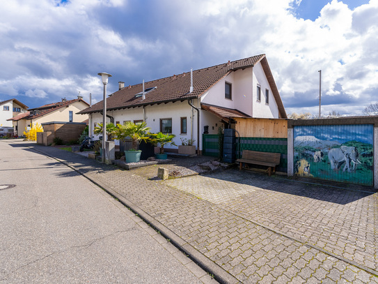 Reiheneckhaus mit Pool und Garage in beliebter Wohngegend von Wyhlen