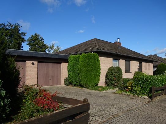 Stadtnaher Winkelbungalow mit Ausbaureserve