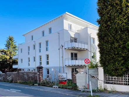 Modern mit Komfort = Neubau-Eigentumswohnung im EG mit Süd-Terrasse und Garten