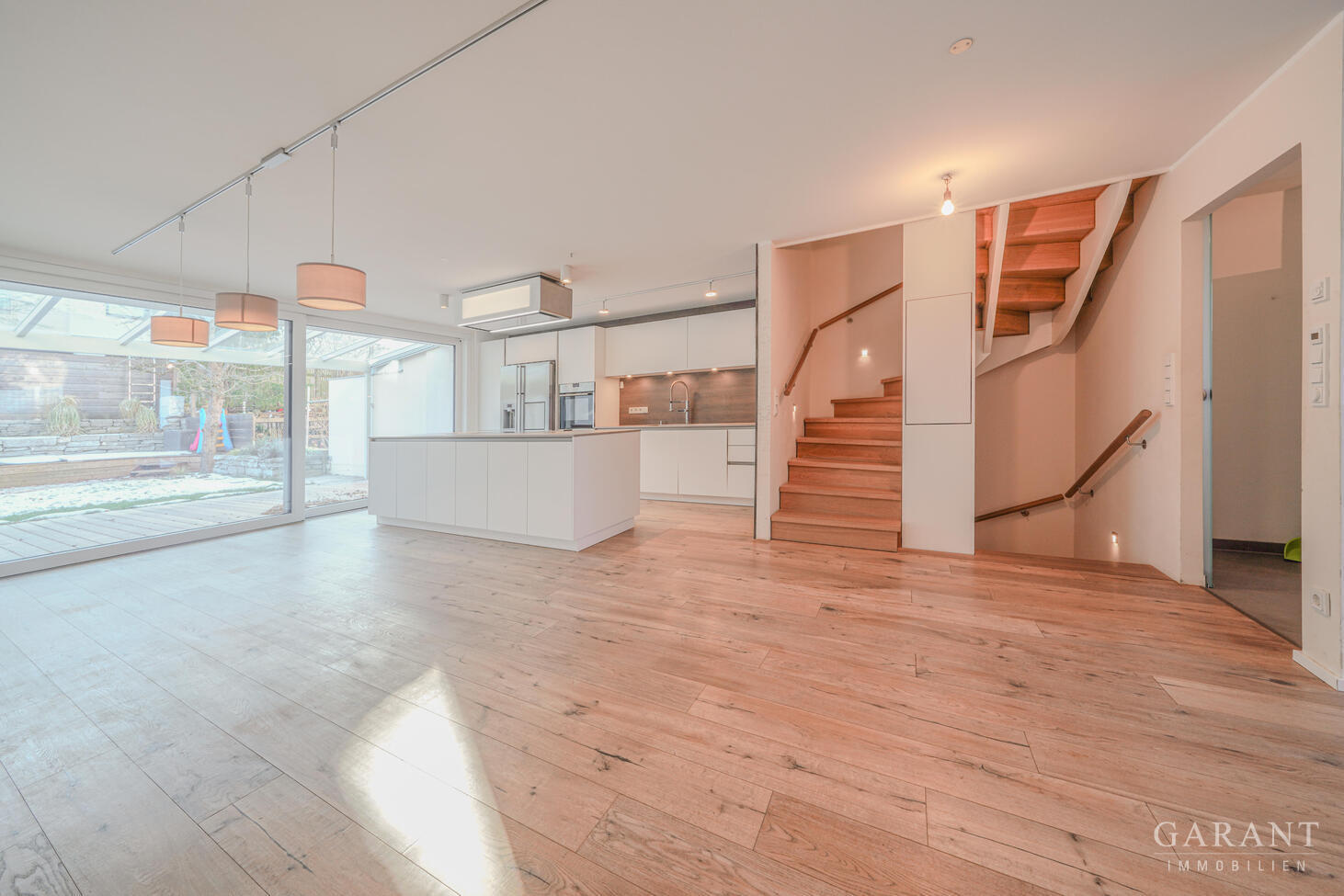 Modernes Reihenmittelhaus mit eigenem Pool im Garten – 85604 Zorneding, 85604 Zorneding – Vorschaubild 3
