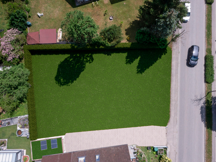 Ein Bauplatz + eine Familie = ein Zuhause!