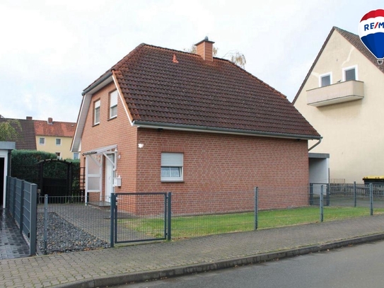 Modernes Einfamilienhaus mit Doppel-Carport in Minden