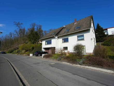 Ein- bis Zweifamilienhaus mit Garten und Doppelgarage in Untersiemau bei Coburg