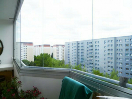 bezugsfreie 4 Zimmer-Wohnung, S/W-verglaster Balkon, 2 Bäder, Lift, 8.OG, weite Aussichtsposition