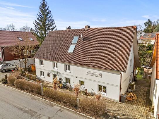 Viel Platz und viele Möglichkeiten - Wohnen und Arbeiten in renoviertem Haus mit Gewerbeteil