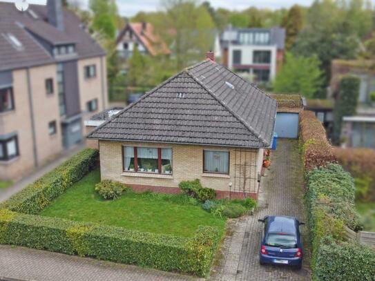 Uninähe! Ebenerdiger Walmdachbungalow mit Garage in Sackgassenwohnlage von Oldenburg-Bloherfelde