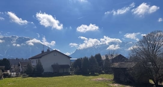 Attraktives, hochwertiges 1 - 2 Familienhaus in ruhiger, sonniger Top - Ortslage von Alt - Piding!