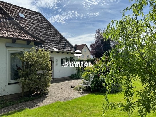 Charmantes Einfamilienhaus mit top gepflegtem Garten und Doppelgarage