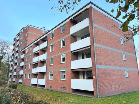 PURNHAGEN-IMMOBILIEN - Schönebeck, 3-Zi.-Eigentumswohnung mit Balkon und Tiefgaragen-Einstellplatz