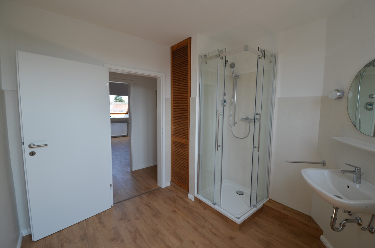 Gemütliche und helle 2 Zi. DG Wohnung in Altbremer Haus mit EBK, zentrale Lage in Schwachhausen - Photo 4