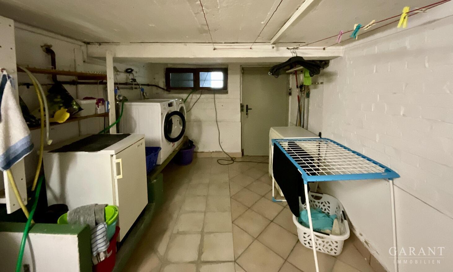 Doppelhaushälfte mit drei Wohneinheiten und Garten in Duisburg – 47226 Duisburg, 47226 Duisburg – Vorschaubild 11