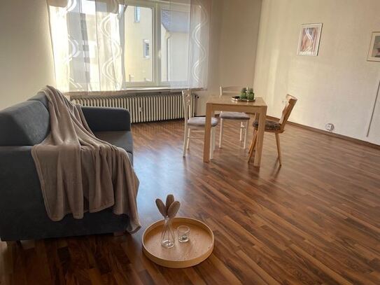 *Reinkommen - Wohlfühlen* Helle 5-Zimmer-Wohnung mit Nebengebäude