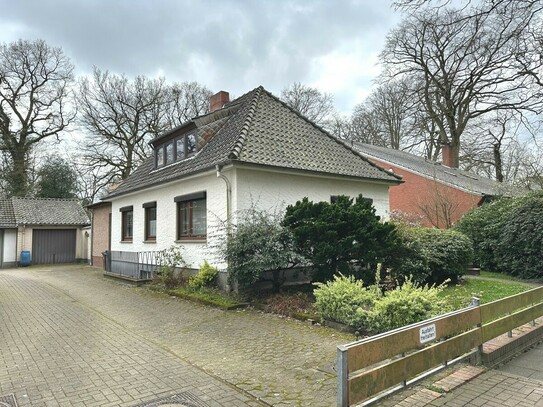 PURNHAGEN-IMMOBILIEN - Gelegenheit für Handwerker - Freist. 1-Fam.-Haus mit Garage in Bremen-Aumund