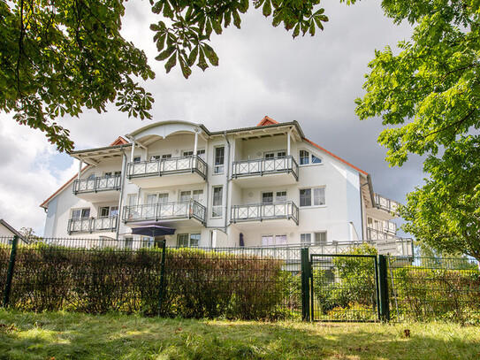 Villa Vilmblick mit direktem Wasser- und Parkzugang – 2 Zi. Komfortwohnung mit Erker und Balkon